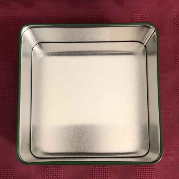 🛍️5/$20🛍️Grandma Wild’s Adorable Puppy Shortbread Biscuit tin. - Picture 6 of 7